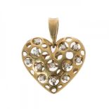 Pendant in 19.2kt yellow gold and diamonds. Heart-shaped model dotted with diamonds with twelve