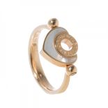 Bvlgari ring in 18kt rose gold and mother of pearl. Cuore collection.Dimensions: 19 mm (inner