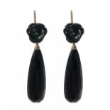 Pair of long earrings with movement in 18kt yellow gold and onyx. Grace model. Crossbow clasp. Upper