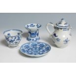 Four pieces. China, early 20th century.Enamelled porcelain.Marks on the base.Measurements: 10 x 11 x