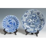 Pair of plates, s.XIX.Enamelled porcelain.Measurements: 29 cm (diameter); 21 cm (diameter).The