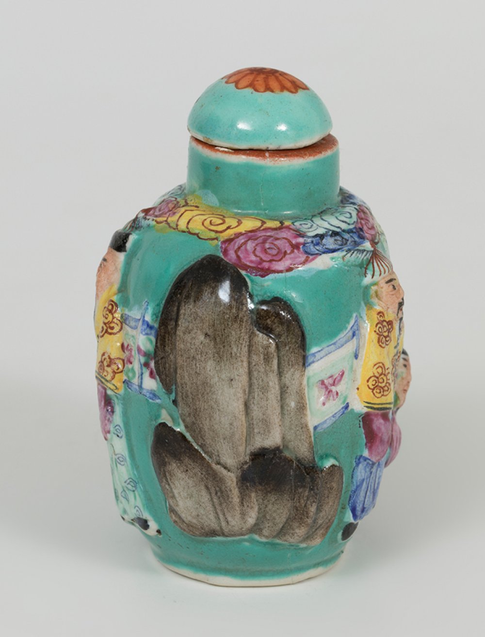 Snuff bottle. China, Qing Dynasty, 20th century.Ceramic.With seal on the base.Measurements: 7 x 5 - Image 4 of 5