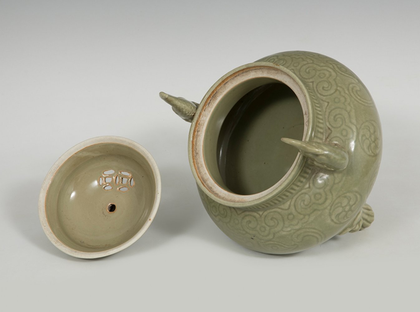 Censer. China, late 19th century.Celadon ceramic. Longquan style.Measurements: 30 x 25 cm ( - Image 5 of 7