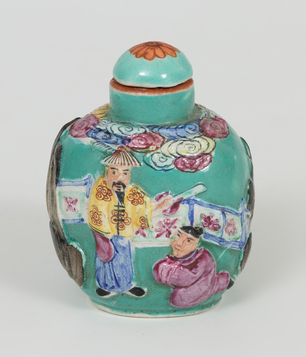 Snuff bottle. China, Qing Dynasty, 20th century.Ceramic.With seal on the base.Measurements: 7 x 5