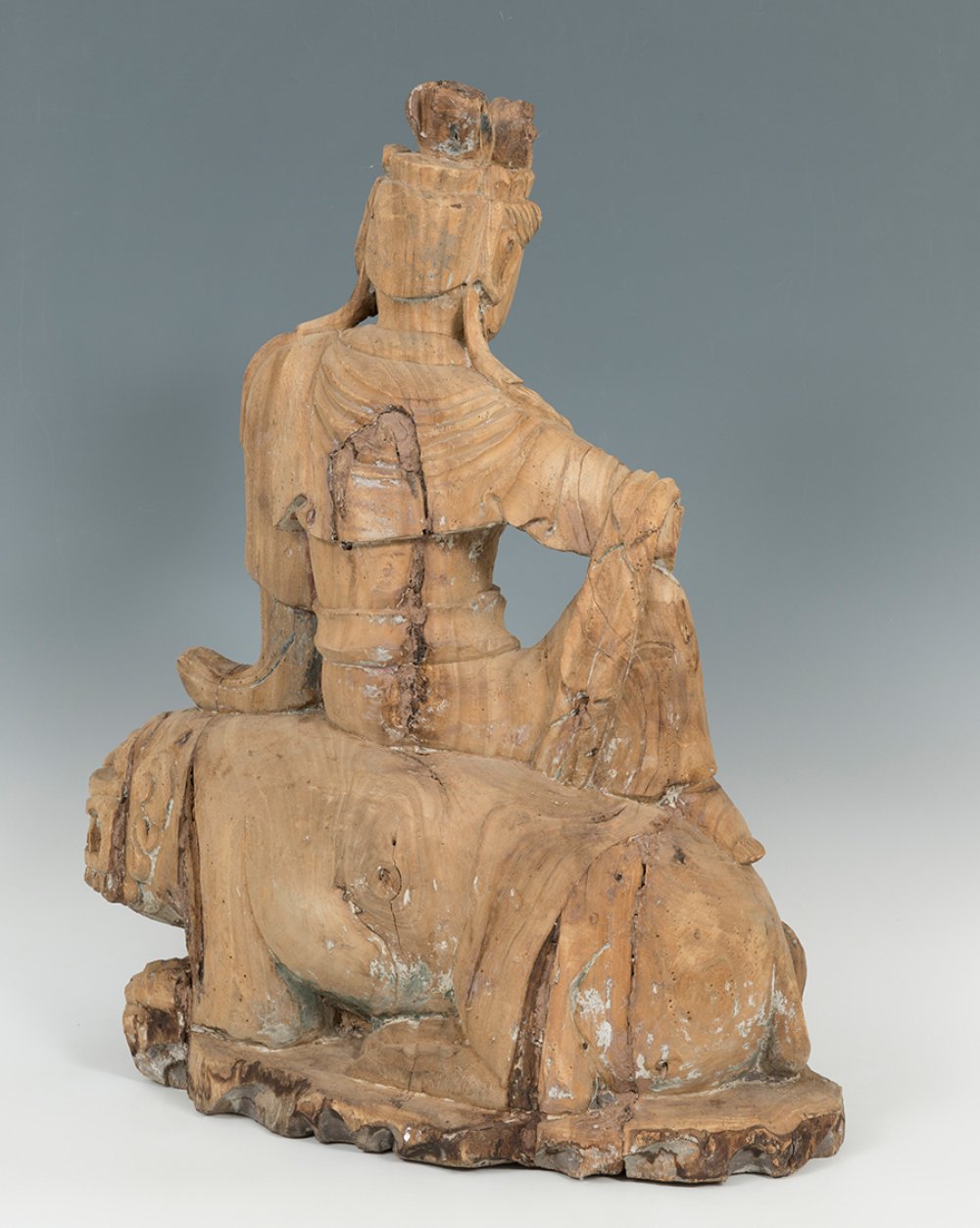 Buddha. China, Qing Dynasty, 19th century.Carved wood.It presents faults in the carving and the loss - Image 4 of 4