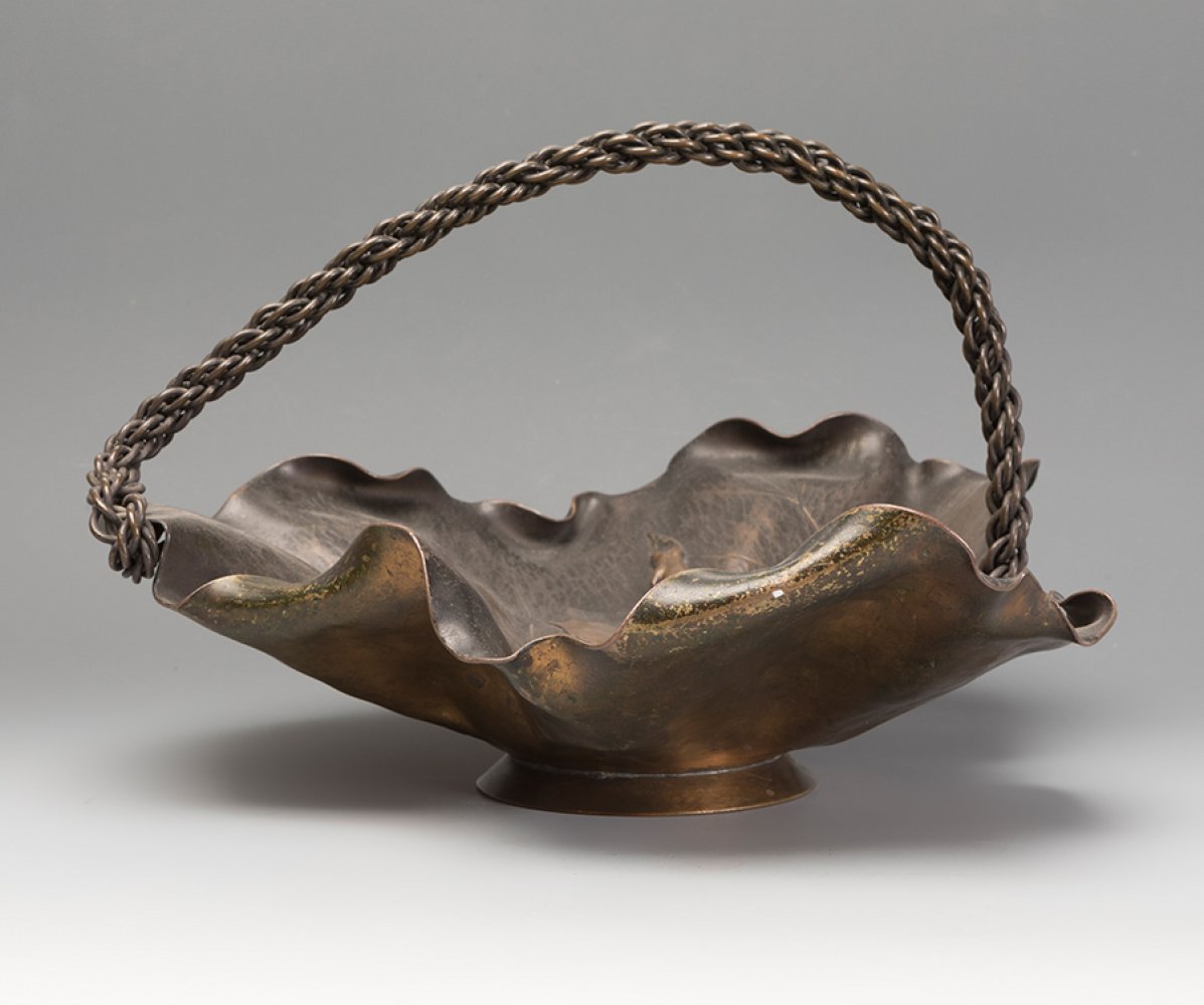 Tabletop centre. Japan, 19th century.Patinated bronze.Measurements: 20 x 32 x 29 cm.Centrepiece in - Image 4 of 4