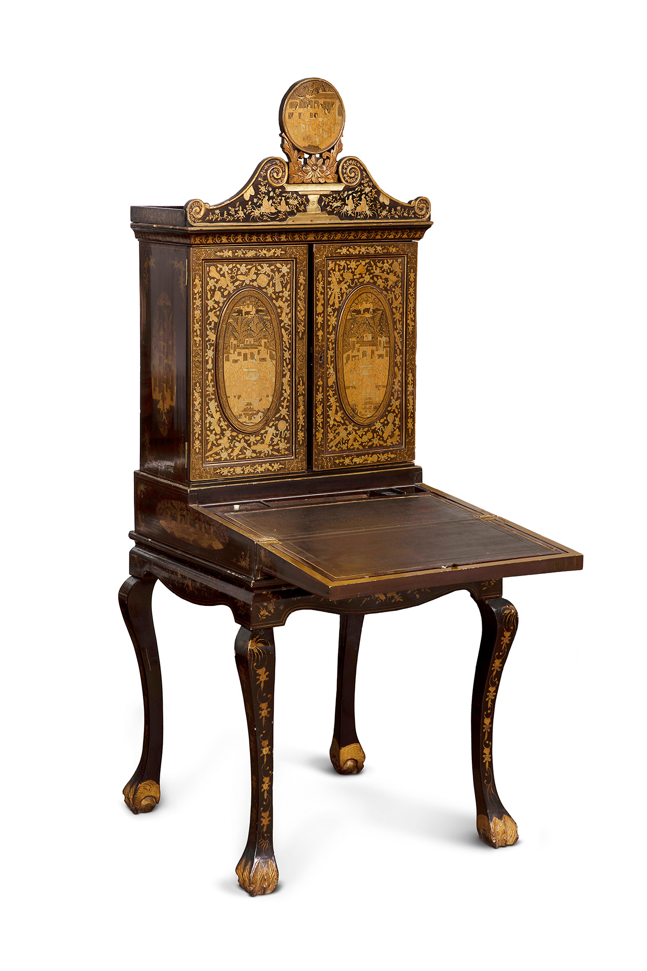 Bureau de Dame. China, Canton, ca.1830.In lacquered and gilt wood.Bone handles.Measurements: 180 x