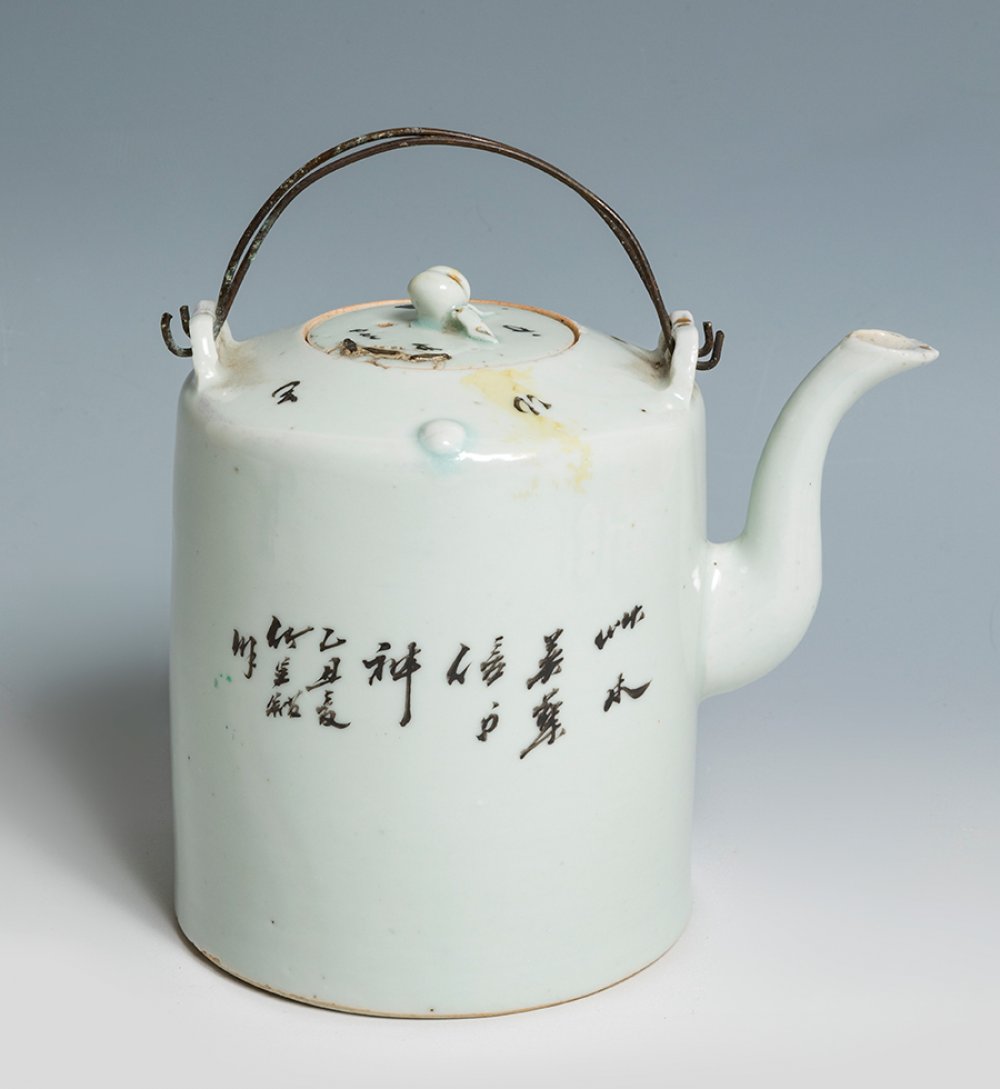 Chinese teapot; Qing dynasty, Tung Chih period, 1862-1875.Enamelled porcelain.Seal on the base. - Image 2 of 3