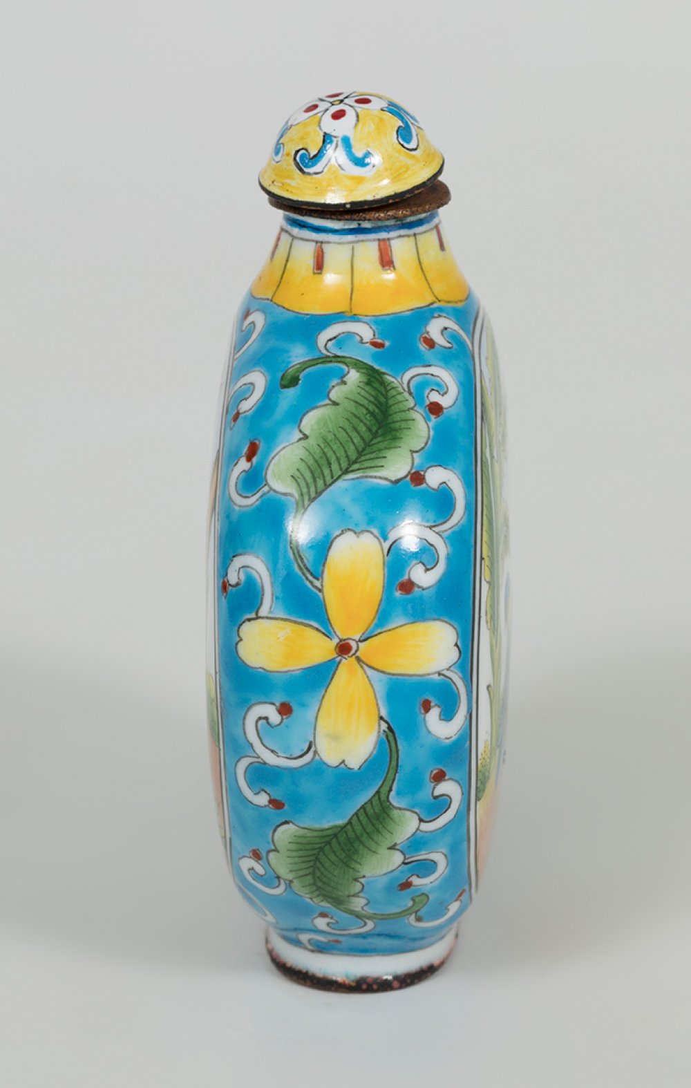 Snuff bottle; China, 20th century.Ceramic.With seal on the base.Measurements: 7.5 x 6 x 2 cm.Snuff - Image 4 of 5