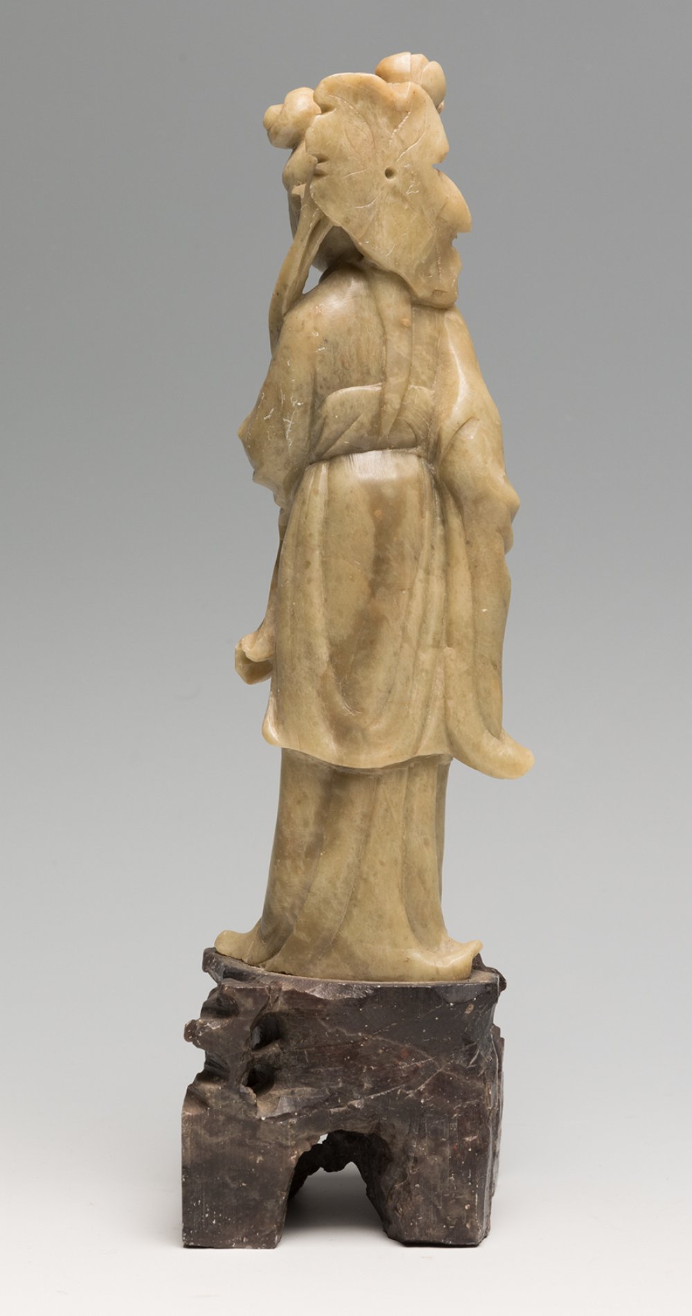 Geisha. China, 20th century.Hard stone sculpture carved on a stone base.Size: 26 x 7 x 6 cm.Female - Image 2 of 3