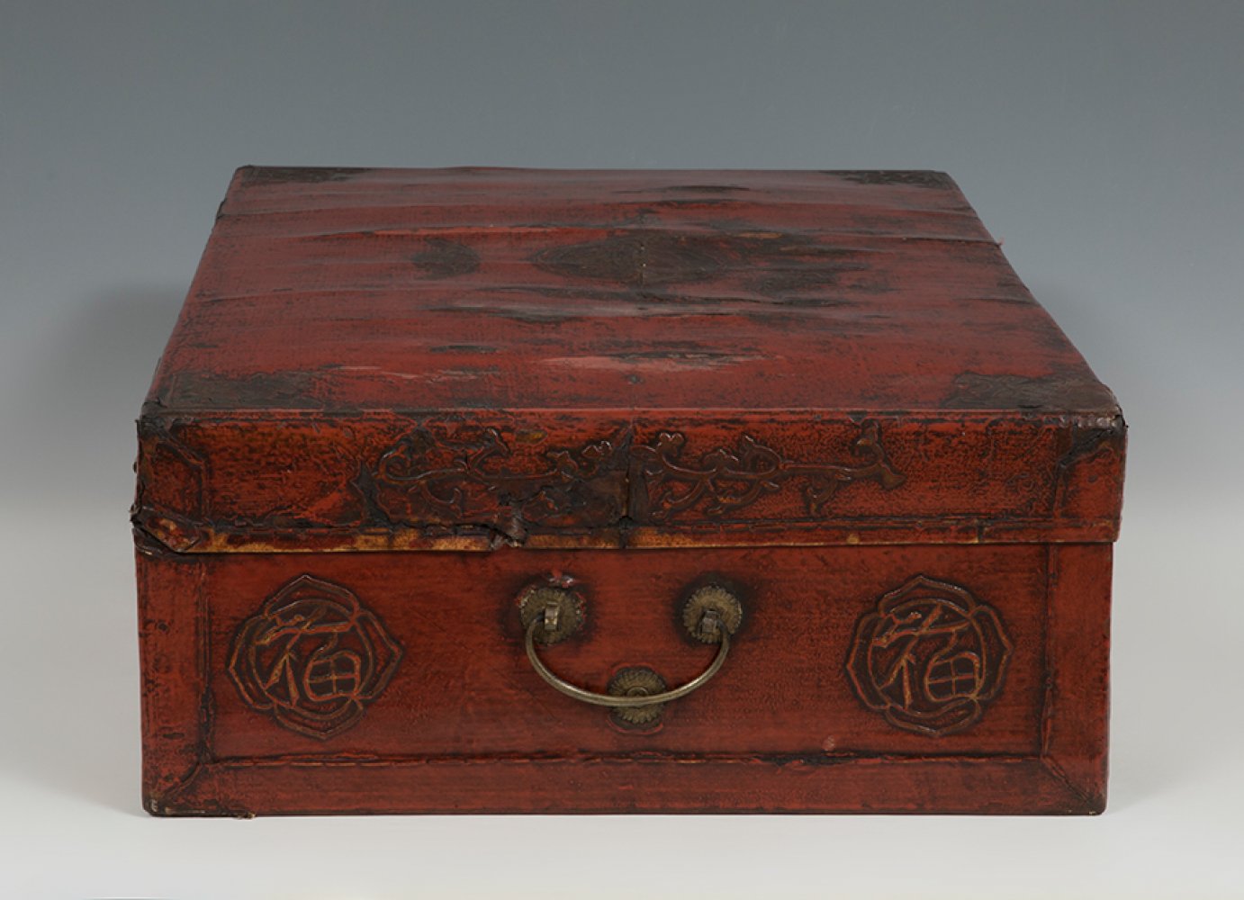 Chest. China, 19th century.Lacquered leather and wooden core.There are cracks on the surface.It - Image 2 of 7