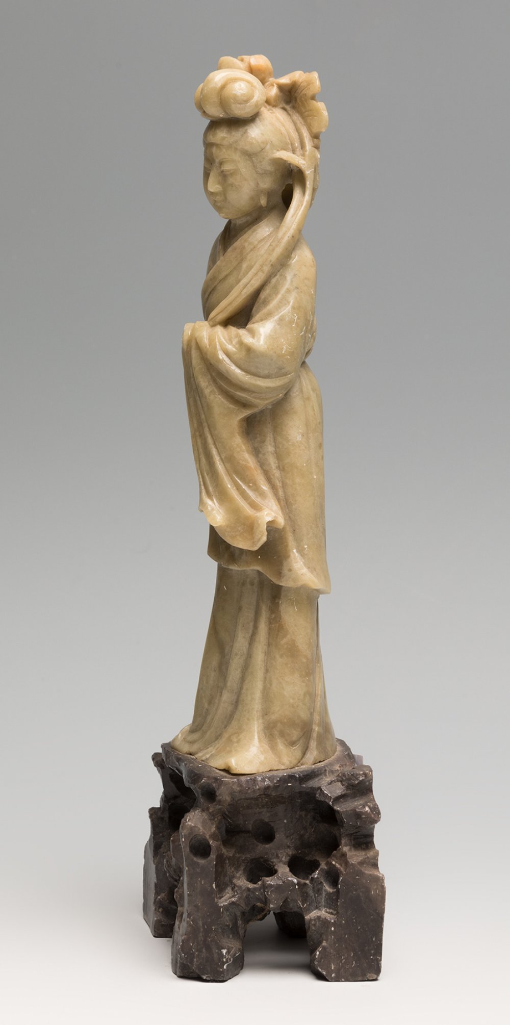 Geisha. China, 20th century.Hard stone sculpture carved on a stone base.Size: 26 x 7 x 6 cm.Female - Image 3 of 3