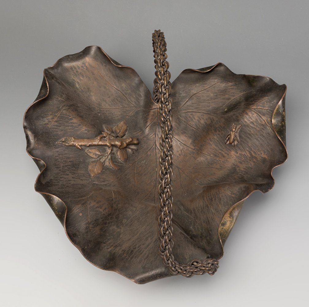 Tabletop centre. Japan, 19th century.Patinated bronze.Measurements: 20 x 32 x 29 cm.Centrepiece in - Image 2 of 4