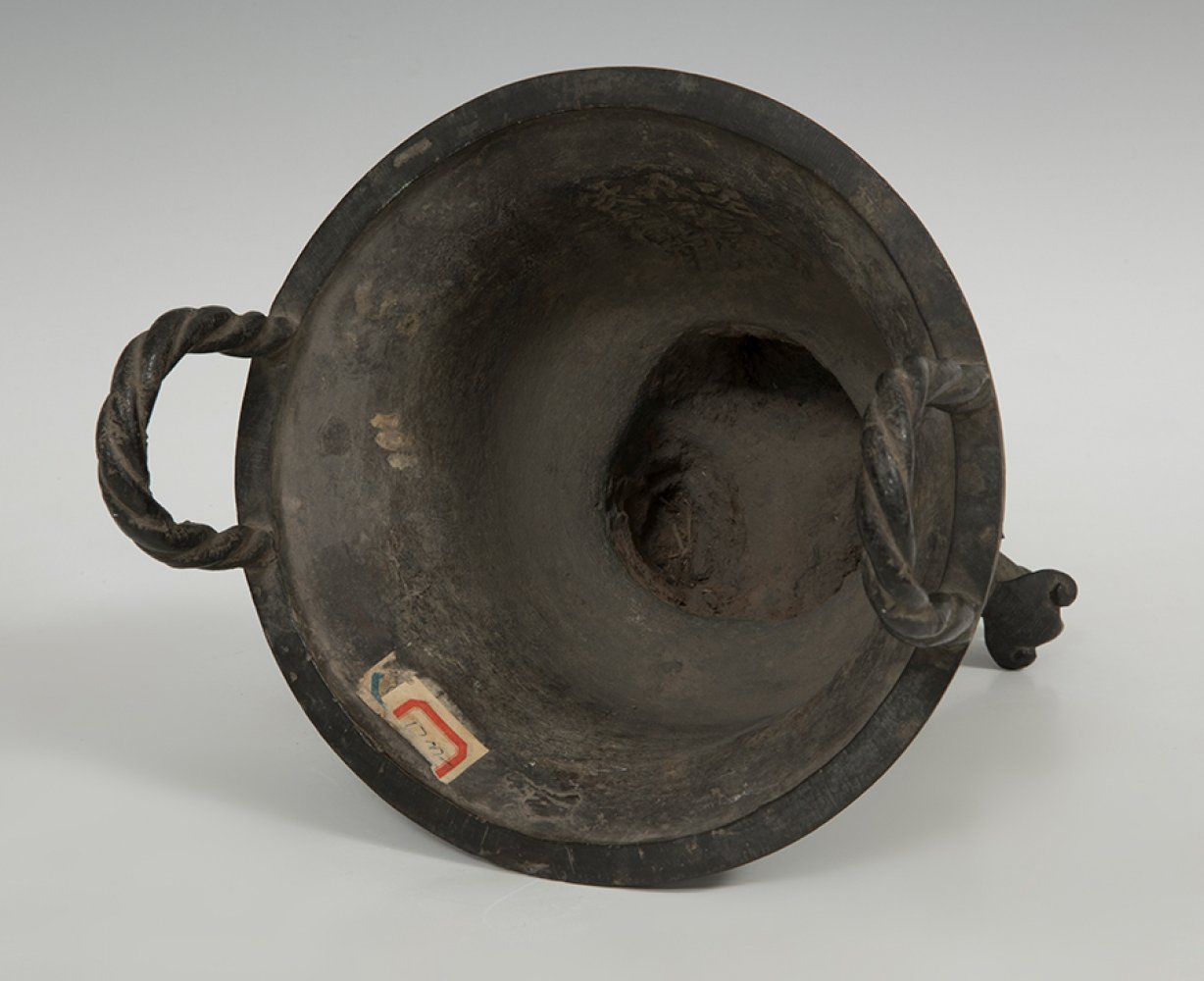 Censer. China, Ming Dynasty, 1368-1644.Bronze.Slight paint stain.It has a seal on the inside. - Image 3 of 7