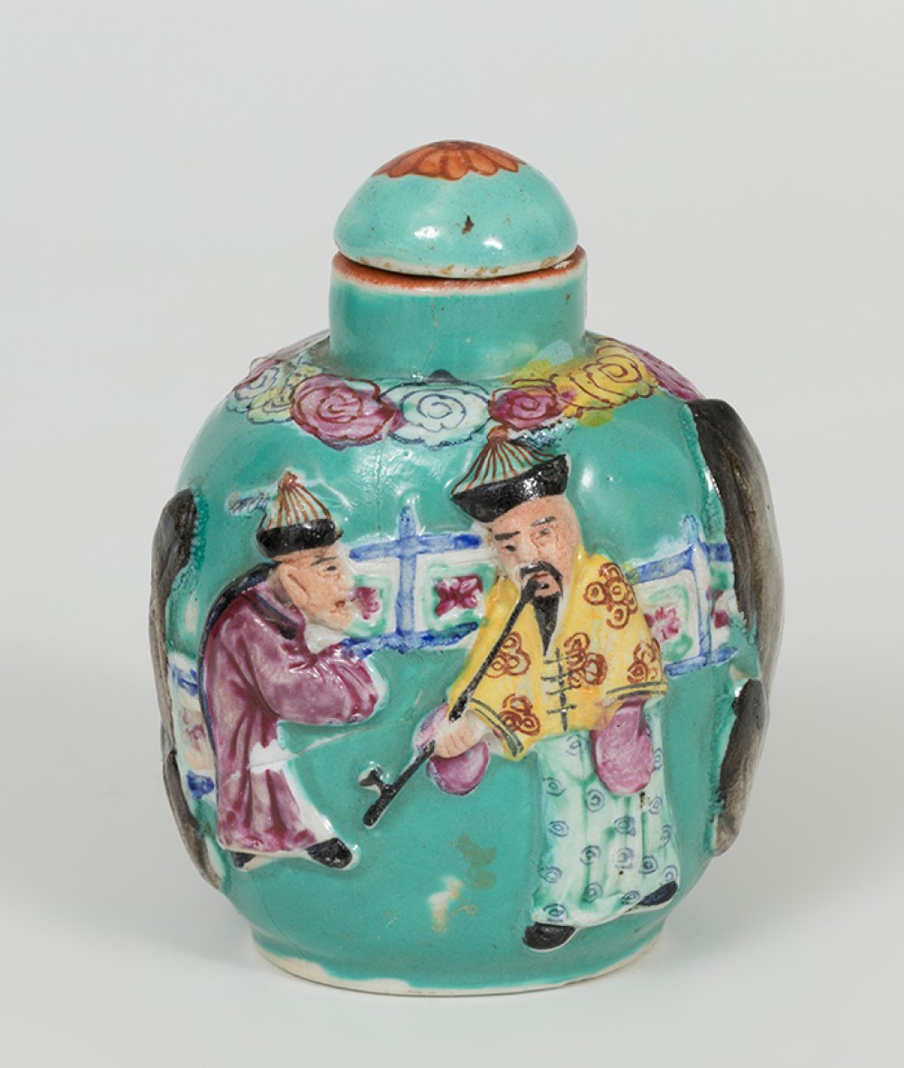 Snuff bottle. China, Qing Dynasty, 20th century.Ceramic.With seal on the base.Measurements: 7 x 5 - Image 5 of 5