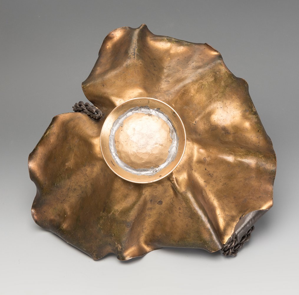 Tabletop centre. Japan, 19th century.Patinated bronze.Measurements: 20 x 32 x 29 cm.Centrepiece in - Image 3 of 4