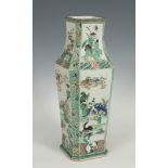 Vase; China, 19th century.Enamelled and polychrome porcelain. Green family.Measurements: 56 x 21 x