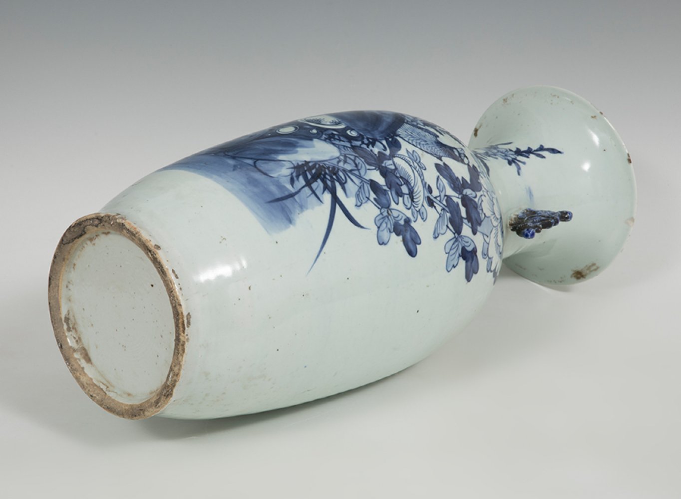 Vase. China, Qing Dynasty, 1664-1911.Enamelled porcelain.The lip is slightly pitted.Measurements: 57 - Image 6 of 7