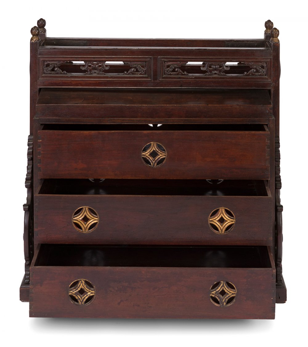 Commode. China, Qing Dynasty, 19th century.Rosewood. Measurements: 96 x 89 x 53 cm.A rare piece of - Image 4 of 6