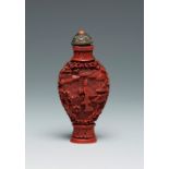 Snuff bottle. China, 19th century.Metal and Chinese lacquer.Measurements: 7.7 x 3.5 x 2 cm.Oval-