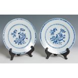 Pair of dishes. China, 18th century.Enamelled porcelain.Measurements: 23 cm. diameter.Pair of