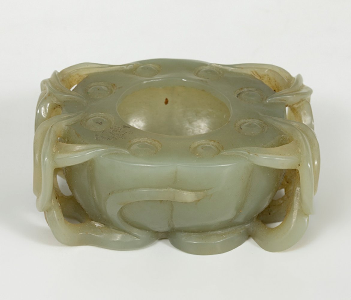 Inkwell; China, Qing Dynasty, 20th century.Jade.Size: 3 x 6 x 4.5 cm.Inkwell in the shape of a