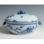 Chinese tureen, 18th century.Enamelled porcelain.Label by Solveig & Anita Gray, London.Measures: