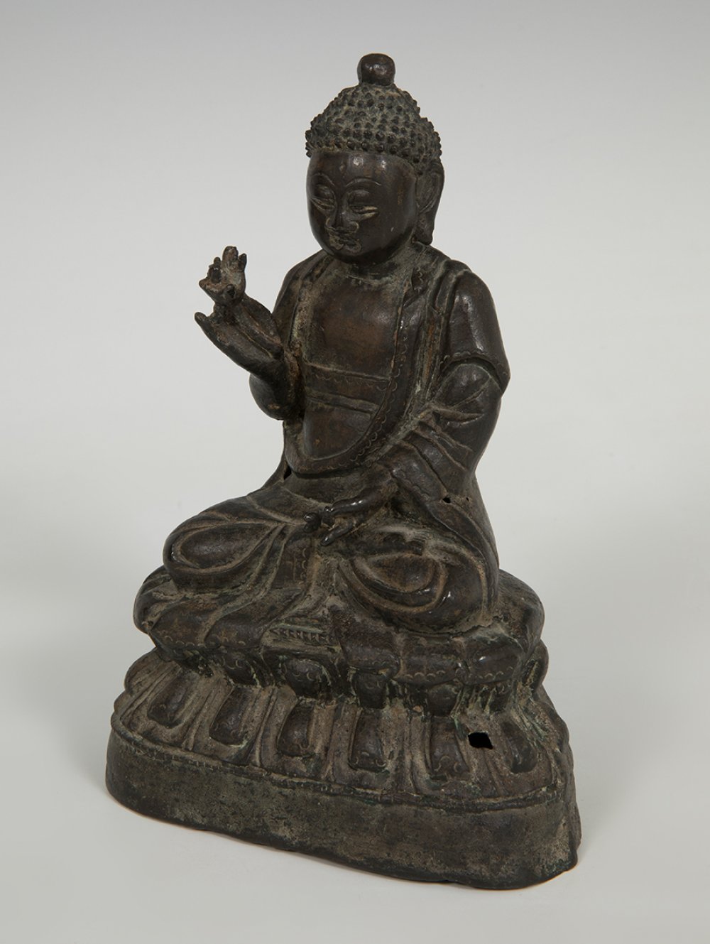 Buddha. China, Ming Dynasty, 1368-1644.Metal.It has a perforation.It shows inscriptions on the - Image 5 of 7