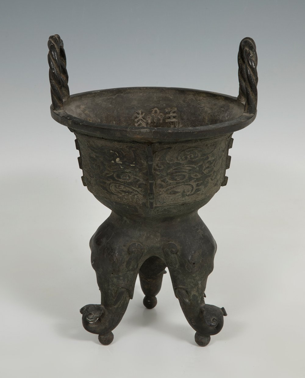 Censer. China, Ming Dynasty, 1368-1644.Bronze.Slight paint stain.It has a seal on the inside. - Image 7 of 7