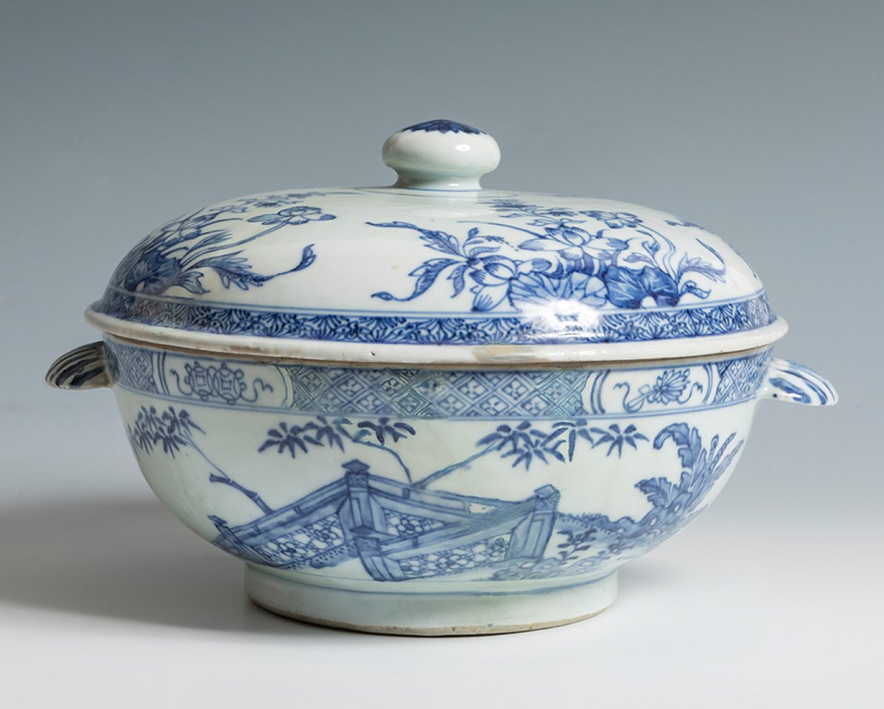 Chinese tureen, 18th century.Enamelled porcelain.With Peter G. Wells Antiquities label.Measures: - Image 3 of 4