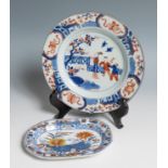 Dish and tray. China, 19th century.Enamelled porcelain.Measurements: 23 cm (dish diameter); 19 x