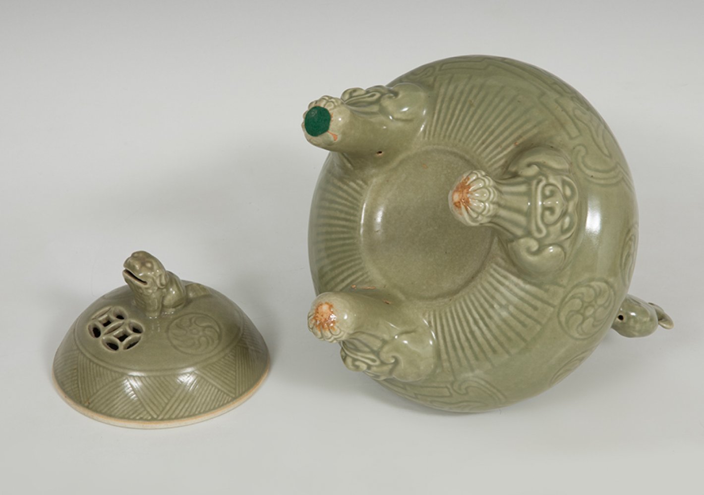 Censer. China, late 19th century.Celadon ceramic. Longquan style.Measurements: 30 x 25 cm ( - Image 3 of 7