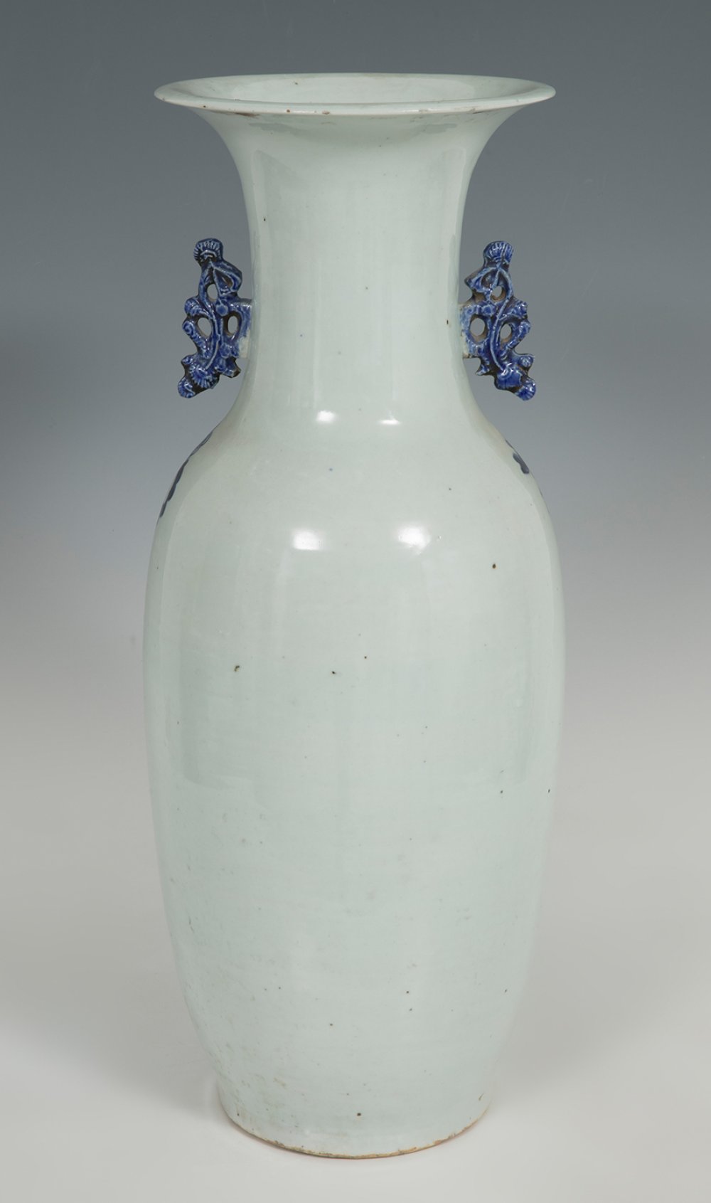 Vase. China, Qing Dynasty, 1664-1911.Enamelled porcelain.The lip is slightly pitted.Measurements: 57 - Image 2 of 7
