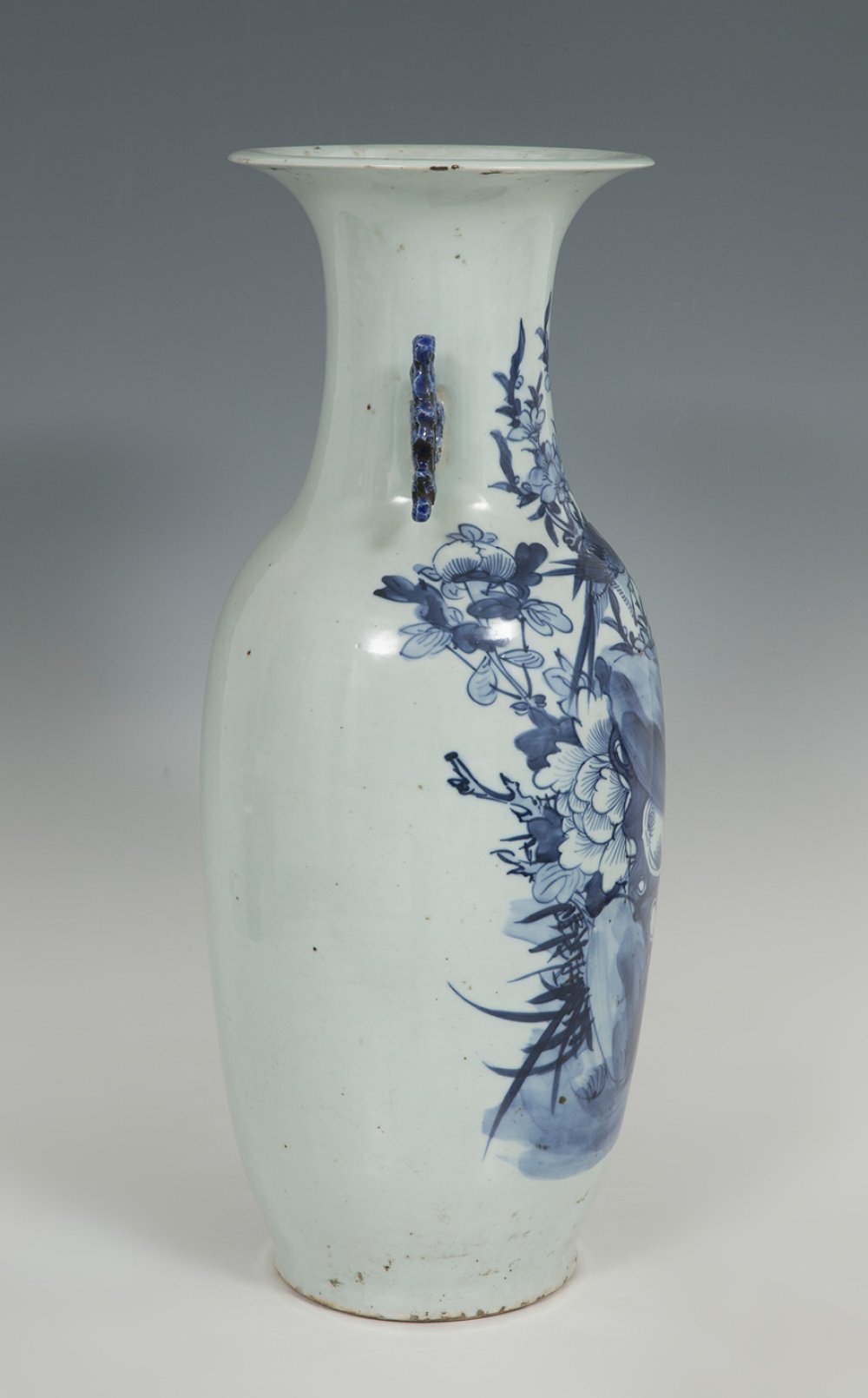 Vase. China, Qing Dynasty, 1664-1911.Enamelled porcelain.The lip is slightly pitted.Measurements: 57 - Image 3 of 7