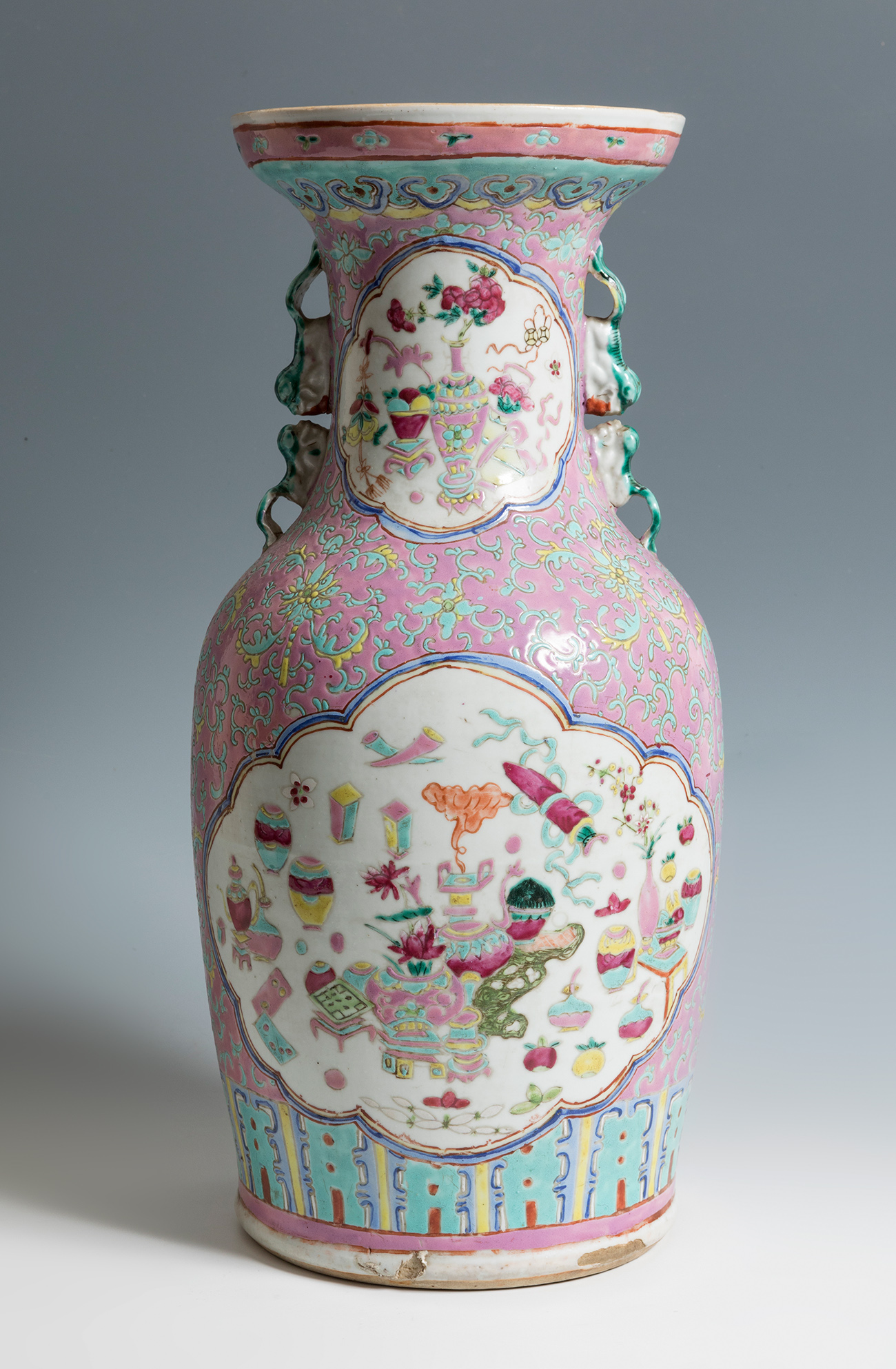 Chinese vase. Rose family, 19th century.Enamelled porcelain.Slight glaze losses on the base.