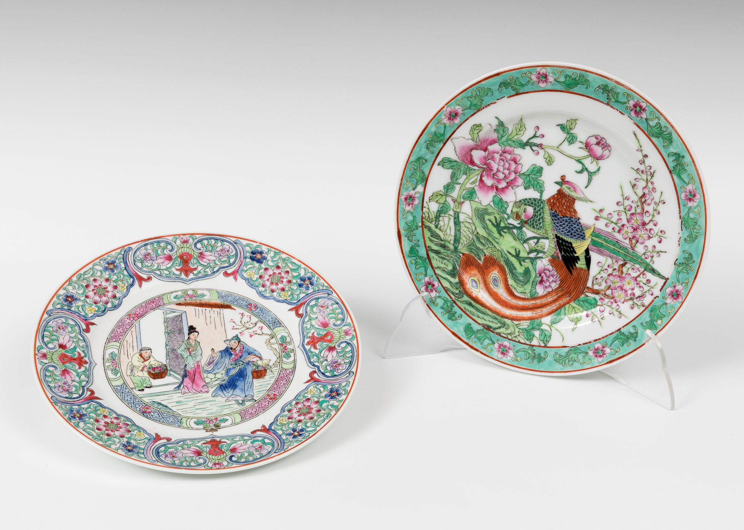 Pair of plates; China, early 20th century.Porcelain. Green Family style.With seals on the base.