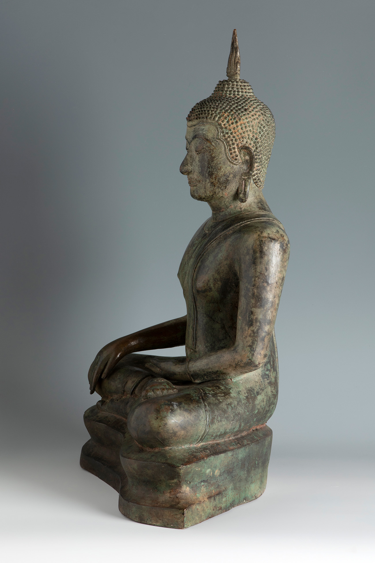 Seated Buddha. Burma, now Myanmar, 17th-18th century.Bronze.Measurements: 68 x 44 x 24 cm.Bronze - Image 3 of 7