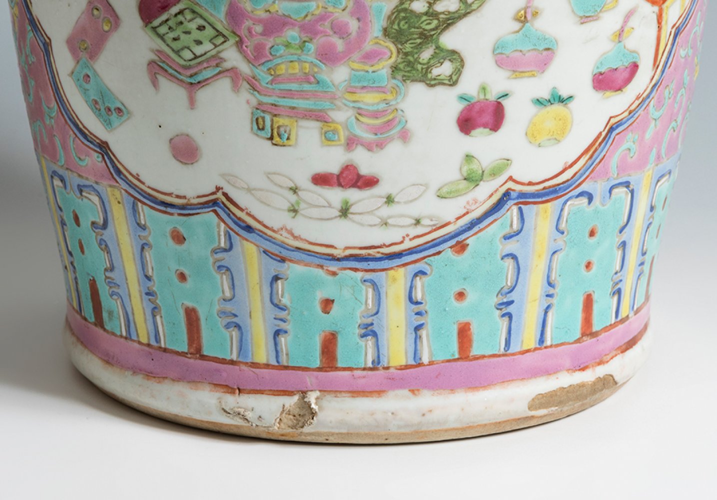 Chinese vase. Rose family, 19th century.Enamelled porcelain.Slight glaze losses on the base. - Image 4 of 6