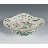 Green Family offering bowl. China, mid-19th century.Enamelled porcelain.With wear and chips on the