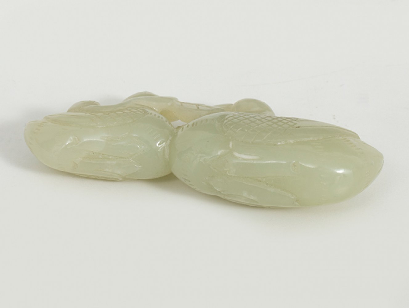 Amulet. China, Qing Dynasty, 20th century.Carved white jade.Measurements: 3.5 x 8 x 1.5 cm.Amulet - Image 3 of 3