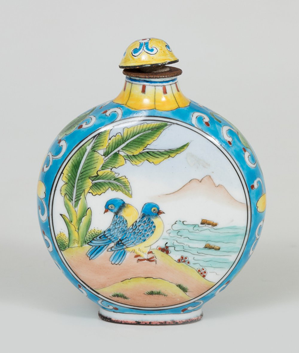 Snuff bottle; China, 20th century.Ceramic.With seal on the base.Measurements: 7.5 x 6 x 2 cm.Snuff - Image 5 of 5