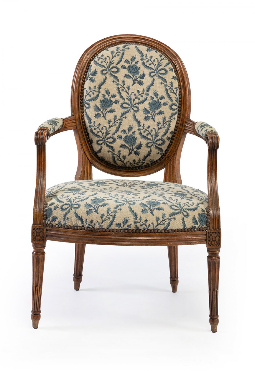 Set of six Louis XVI armchairs, second half of the eighteenth century.Walnut wood. Upholstery with - Image 5 of 7