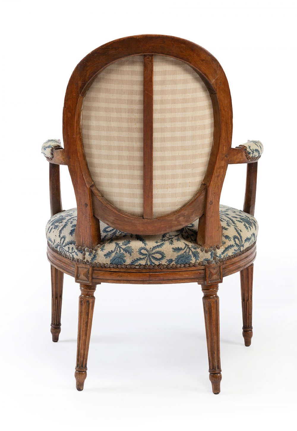 Set of six Louis XVI armchairs, second half of the eighteenth century.Walnut wood. Upholstery with - Image 3 of 7