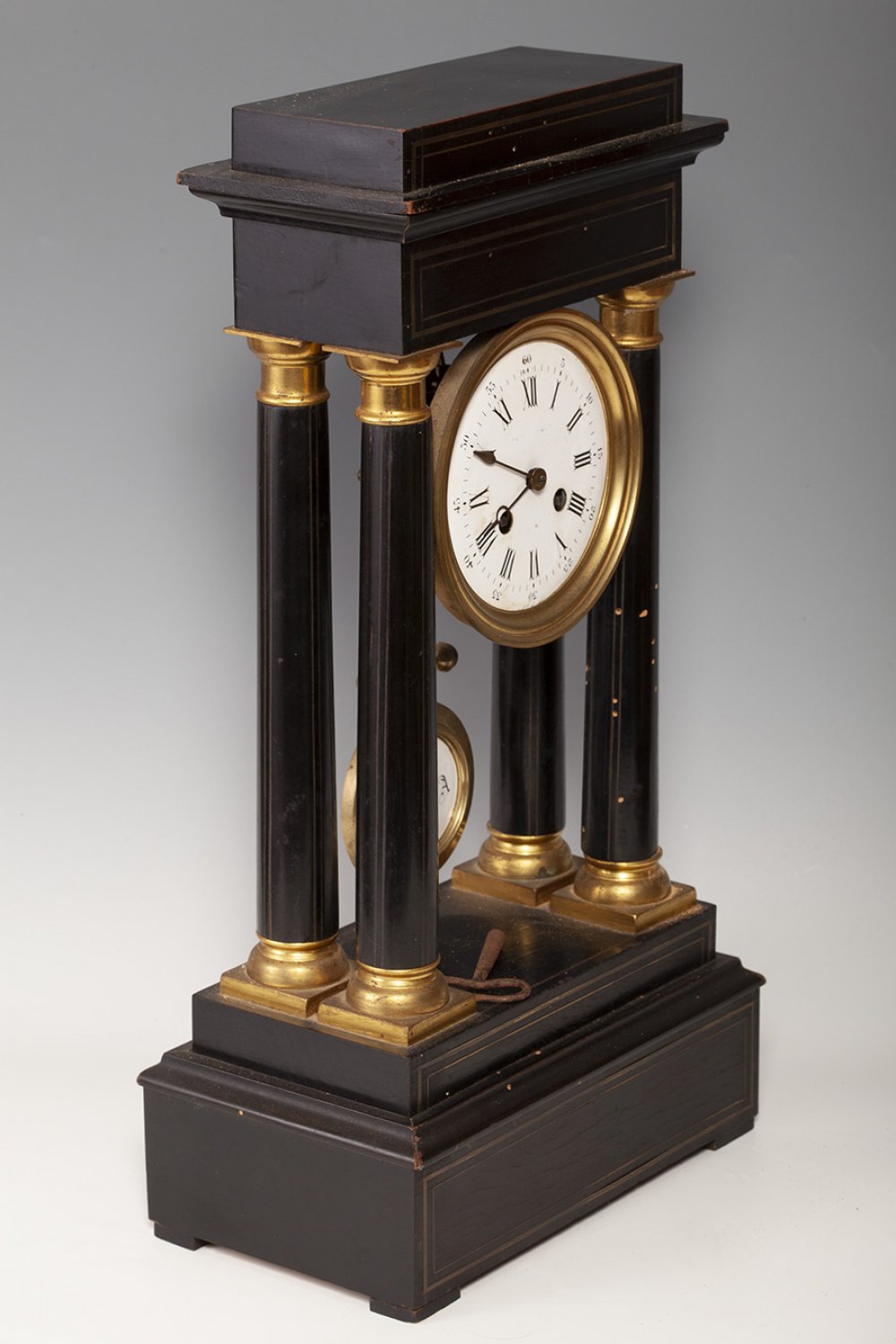 French school, 19th century.Empire clock in wood and gilt marquetry.Presents key. Needs - Image 2 of 6