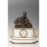 Table clock. France, 19th century.In white marble and bronze.No key. In need of refinishing. Lids