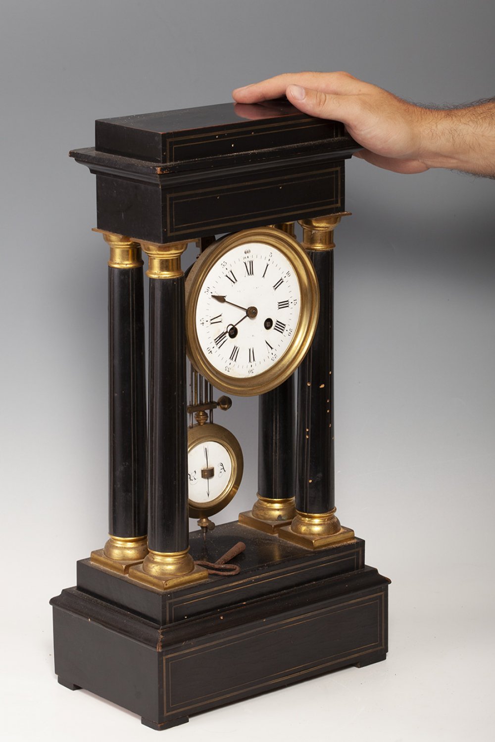 French school, 19th century.Empire clock in wood and gilt marquetry.Presents key. Needs - Image 4 of 6