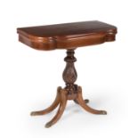 Victorian English style side table, first half of the 20th century.Walnut wood.Hinged and swivel