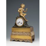 French table clock. Empire period, pps. 19th century.Gilt bronze.Movement signed "Pickard" and