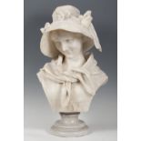 European school, mid-19th century.Bust of a woman.In white marble. With grey marble base.It presents