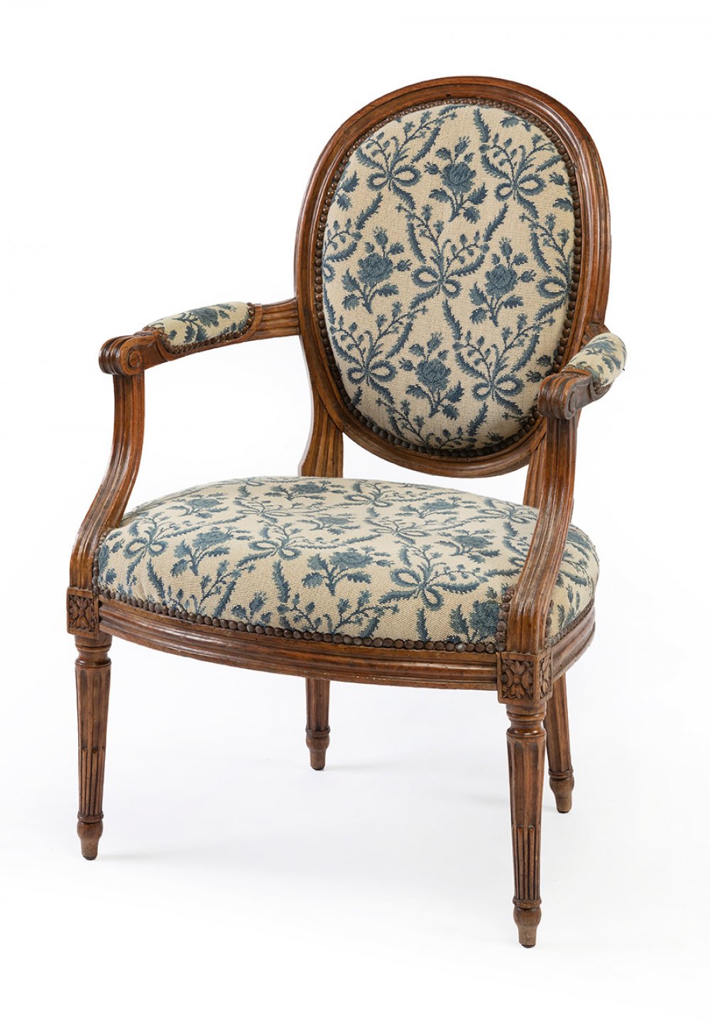 Set of six Louis XVI armchairs, second half of the eighteenth century.Walnut wood. Upholstery with - Image 4 of 7